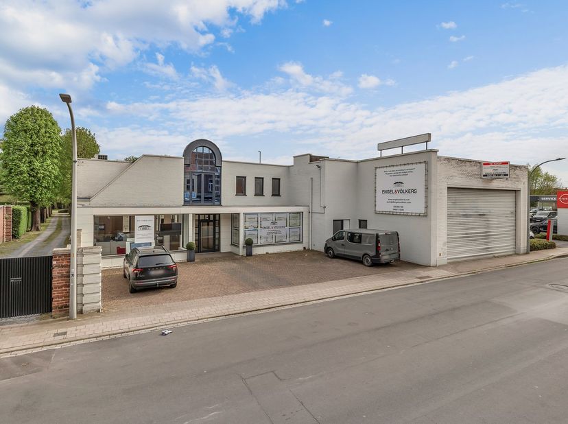 Bien professionnel à vendre
                    à 8500 Kortrijk