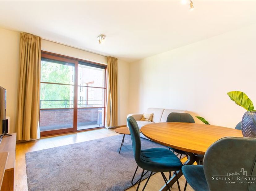 Beschrijving : Gelegen op wandelafstand van het Woluwé Park, en de winkels en openbaar vervoer. Modern appartement op de tweede verdieping in een resi