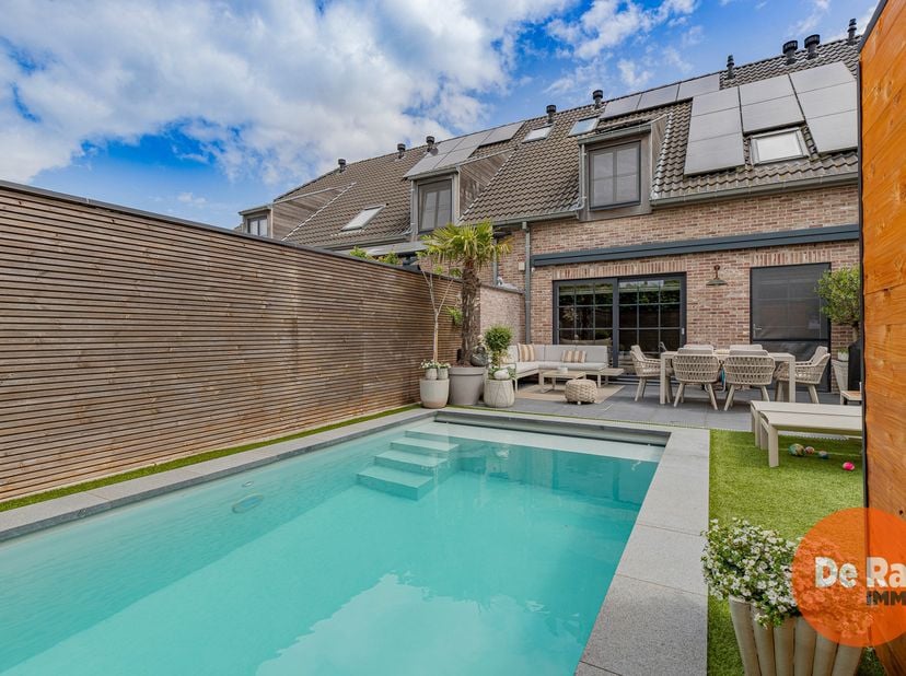 WICHELEN - Recente instapklare gezinswoning met zwembad<br />
Bent u op zoek naar een recente, instapklare woning met ruimte, comfort en weinig zorgen