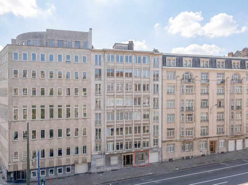 Maxime Real Estate biedt u deze oude tandartspraktijk voor.<br />
Gelegen op wandelafstand van Montgomery en het Jubelpark, in de nabijheid van winkel