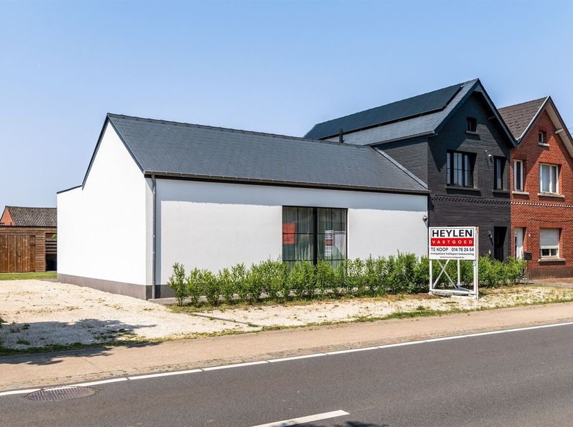 Moderne halfopen bebouwing met 4 slaapkamers en ruime tuin in Westerlo<br />
Locatie: <br />
Rustig gelegen in Westerlo met een vlotte verbinding naar