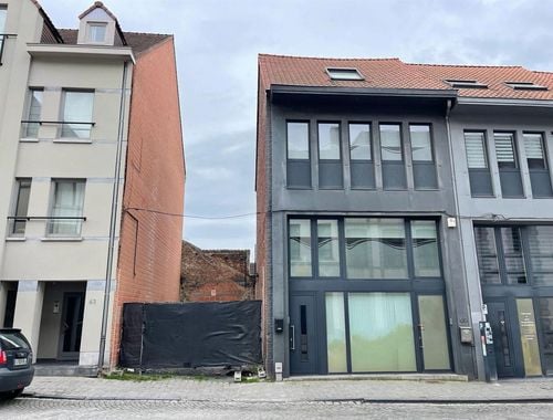                                         Commercieel Gebouw te koop in Tournai, € 325.000
