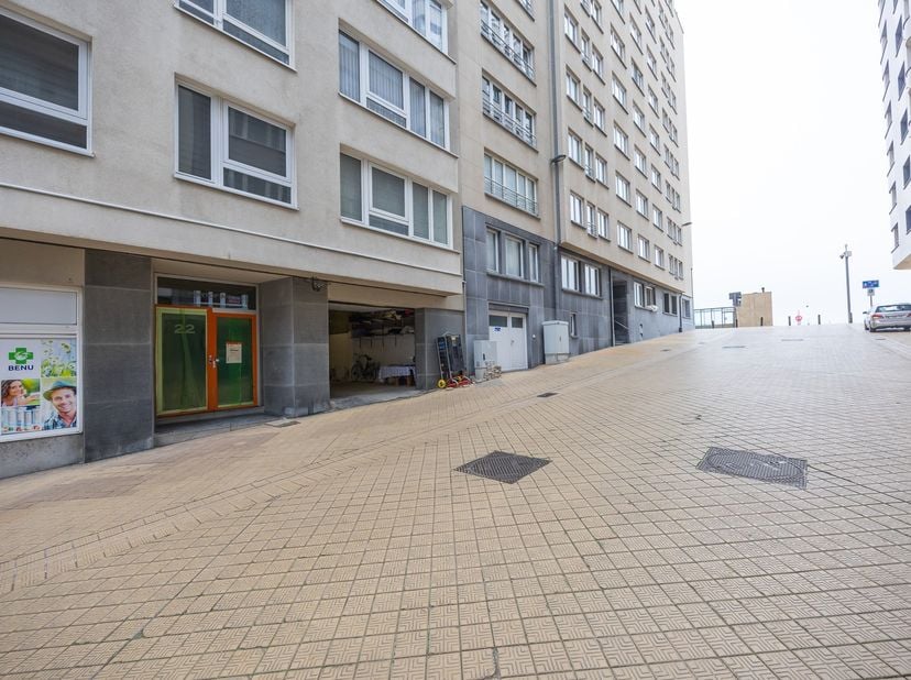 Ruime garagebox in het hart van Oostende<br />
Deze grote garagebox gelegen tussen de Albert I-Promenade en de Van Iseghemlaan biedt plaats aan maar l