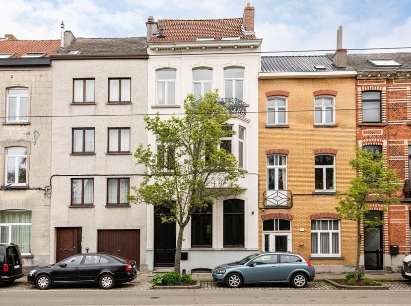 Algemeen<br />
Tussen de Sterre en het Station Gent-Sint-Pieters vinden we deze aangename kantoorruimte met uitstekende bereikbaarheid. oprit van E17,