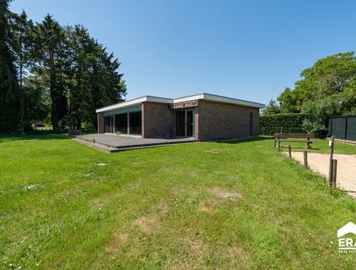                                         Bien commercial à vendre à Ezemaal, € 215.000
