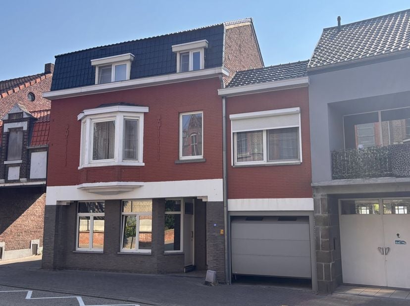 ALGEMEEN:<br />
Studio met ruim dakterras.&amp;nbsp;<br />
<br />
INDELING: 2e verdieping (geen lift!) slaap- en woongedeelte,&amp;nbsp;keuken, badkamer en te