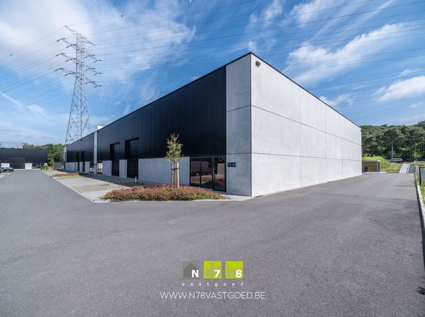UNIT B10 IN BEDRIJVENPARK OOSTERRING TE GENK.<br />
ALGEMEEN<br />
Dit nieuwe bedrijvenpark is gelegen te Genk en omvat 20 kwalitatieve KMO-units even
