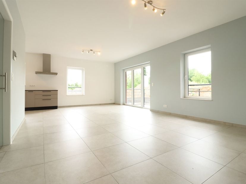 Lumineux, fonctionnel et très récent, cet appartement de 82 m² habitables ne vous laissera pas indifférent. Sa conception moderne et son excellent PEB