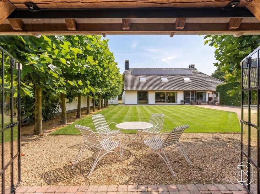 Huis te koop in Meulebekesteenweg 34,
                    8780 Oostrozebeke