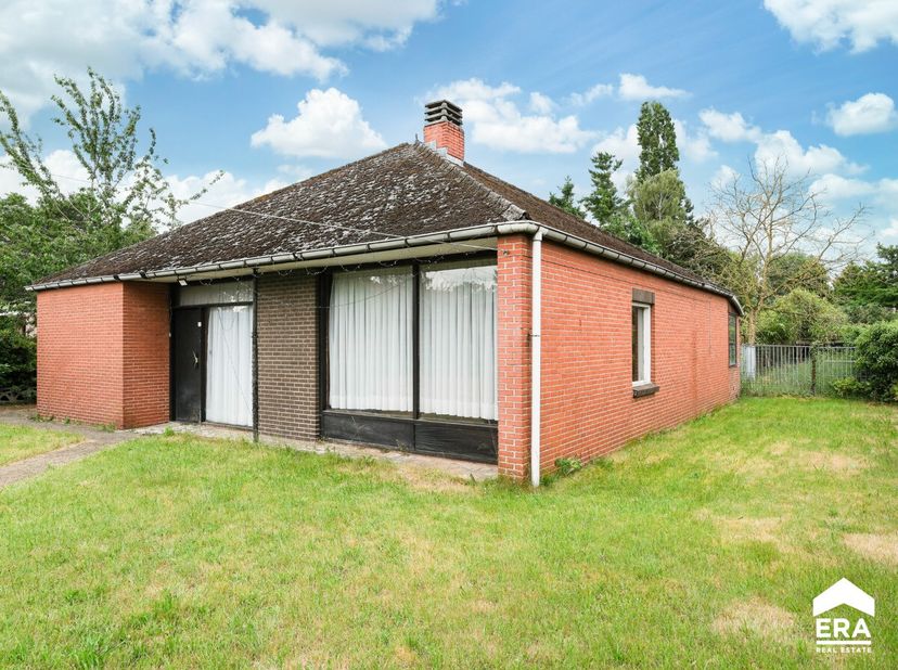 Te moderniseren gezinswoning op rustige toplocatie in Pelt.Op zoek naar een renovatieproject met tal van mogelijkheden? Deze gelijkvloerse woning uit