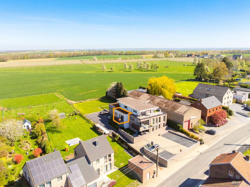 Superbe appartement de 2022 basse énergie (PEB A) 2 chambres, terrasse, cave et 2 emplacements de parking situé au 1er étage d'une résidence de 7 appa