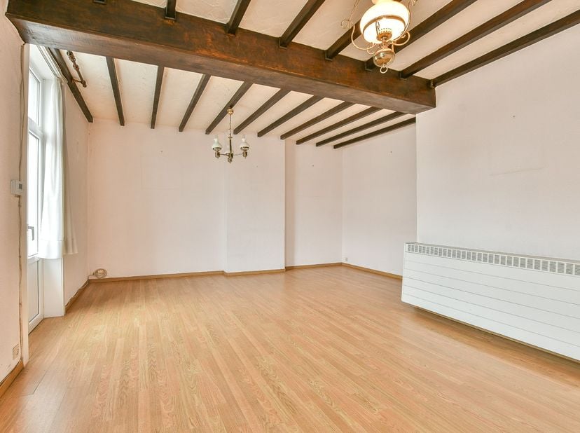 Dit verzorgd tweeslaapkamerappartement is ideaal gelegen in het centrum van Blankenberge, op slechts enkele meters van de Grote Markt. Met een bewoonb