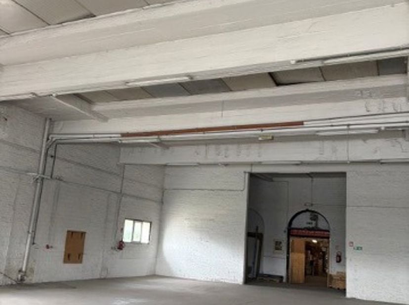 Bedrijfsvastgoed te huur in Rue de Meudon 54,
                    1120 Neder-Over-Heembeek