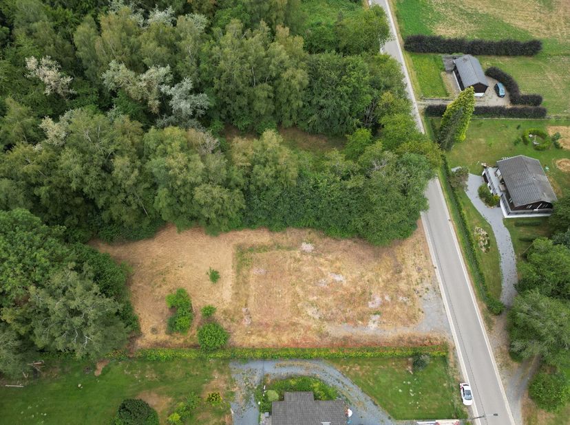 Lagence ERA BLUX a le plaisir de vous présenter ce superbe terrain situé dans un lotissement au cur du charmant village de Steinbach (Gouvy).Ce magnif