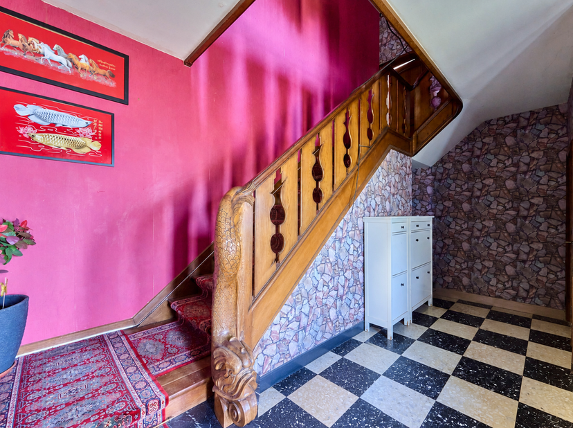 Ruime karakervolle woning met 5 slaapkamers op een mooi perceel van 837 m²<br />
Deze stijlvolle woning is zeer lichtrijk en straalt volop karakter ui