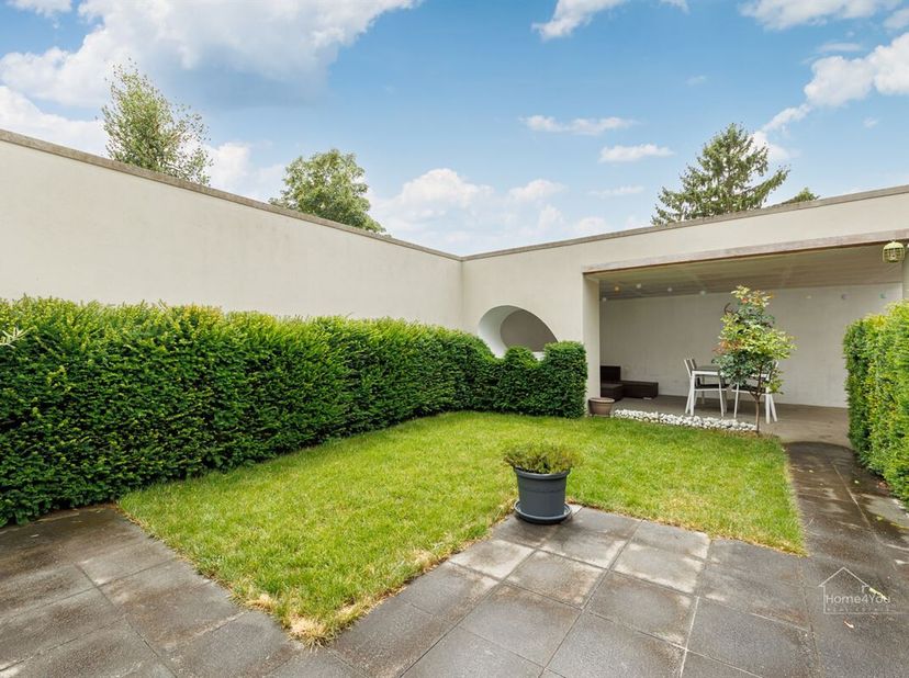 Bienvenue dans cette maison familiale bien entretenue et prête à emménager, située dans le quartier Vredewijk de Hove. Idéale pour une famille ou tout