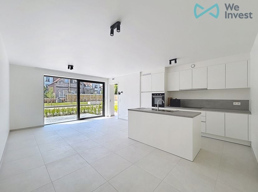 Mail: rent.brussels@weinvest.be Tel: 02/3155173<br />
We Invest est fier de vous présenter cette maison mitoyenne qui s’inscrit au cœur du projet rési