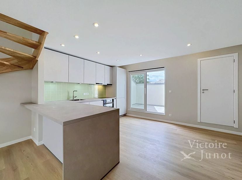 Gepresenteerd door Mike Doolaeghe - Tel. : +32 471 65 85 85 - E-mail : mike.doolaeghe@victoire.be<br />
Victoire Junot stelt u dit mooie appartement m
