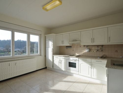                                         Appartement à louer à Esneux, € 850

