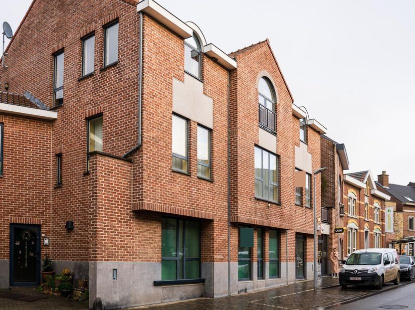 Op zoek naar een praktische en goed bereikbare kantoorruimte/winkelruimte? In Voeren bieden wij een instapklare kantoorruimte aan, ideaal voor zelfsta