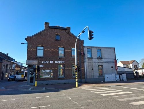                                         Bien commercial avec habitation à vendre à Lanaken, € 449.000
