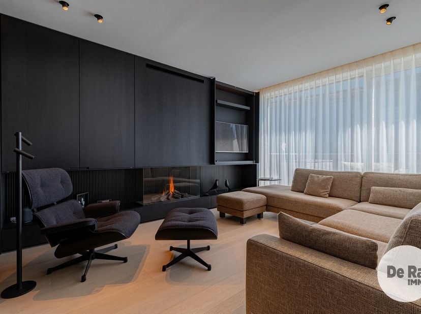 AALST - Dit exclusieve Penthouse bevindt zich op de volledige 4de verdieping van Residentie “De Werf” in de bruisende Molenstraat. Vlakbij winkels, re