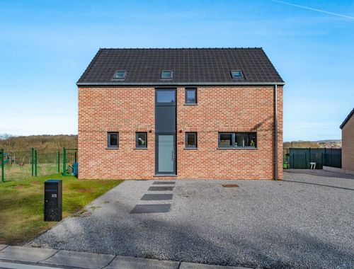                                         Villa à vendre à Faulx-les-Tombes, € 422.500
