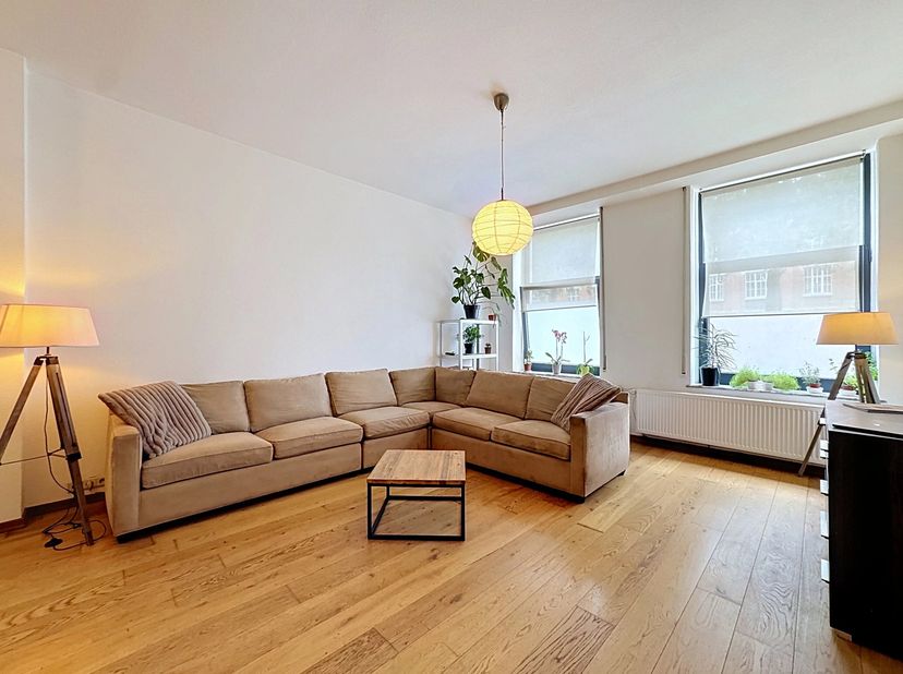 Bien présenté par Mike Doolaeghe - Tél. : +32 471 65 85 85 - E-mail : mike.doolaeghe@victoire.be<br />
Victoire Junot vous propose ce beau duplex 2 ch