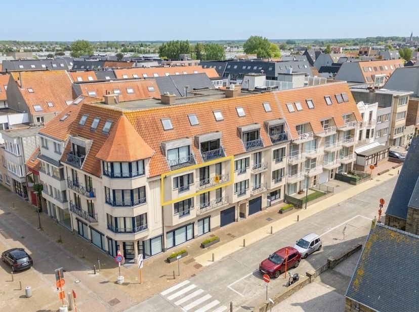 Zonnig en instapklaar appartement op toplocatie in Bredene<br />
Droom je van een eigen plekje aan zee waar je meteen kan intrekken? Dan is dit lichtr