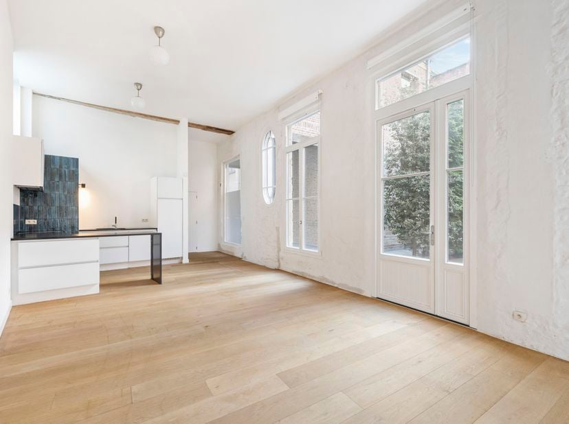 Quares - TREVI Groep presenteert :<br />
Indeling:<br />
In de Lange Koepoortstraat bevindt zich dit charmante en instapklare gelijkvloers appartement