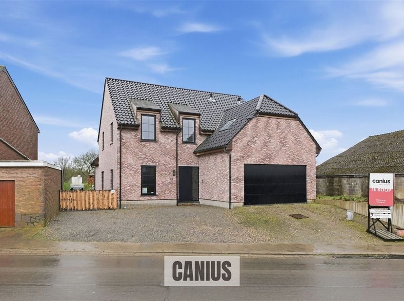 PROPRIÉTÉ EXCEPTIONNELLE AVEC PISCINE - POSSIBILITÉ D'OCCUPATION INDÉPENDANTE<br />
<br />
A Driewilgenstraat 82 à Sint-Truiden (Engelmanshoven), se