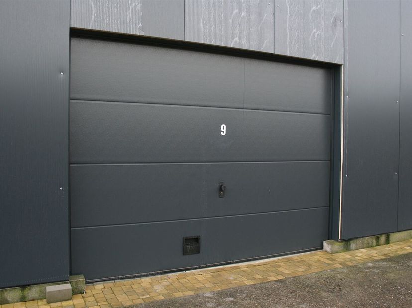Afgesloten opslagruimte 200m² , voorzien van verlichting en elektriciteit.<br />
Gelegen op verbindingsas tussen Zoersel en Westmalle.<br />
Onmiddell