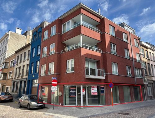                                         Handelsgelijkvloers te huur in Oostende, € 1.450
