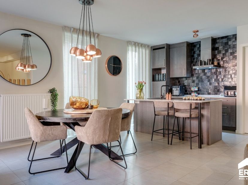 Recent gelijkvloers appartement met 3 slaapkamers in de Welzijnscampus te Genk.Op een centrale en gegeerde locatie in de Welzijnscampus te Genk, vlak