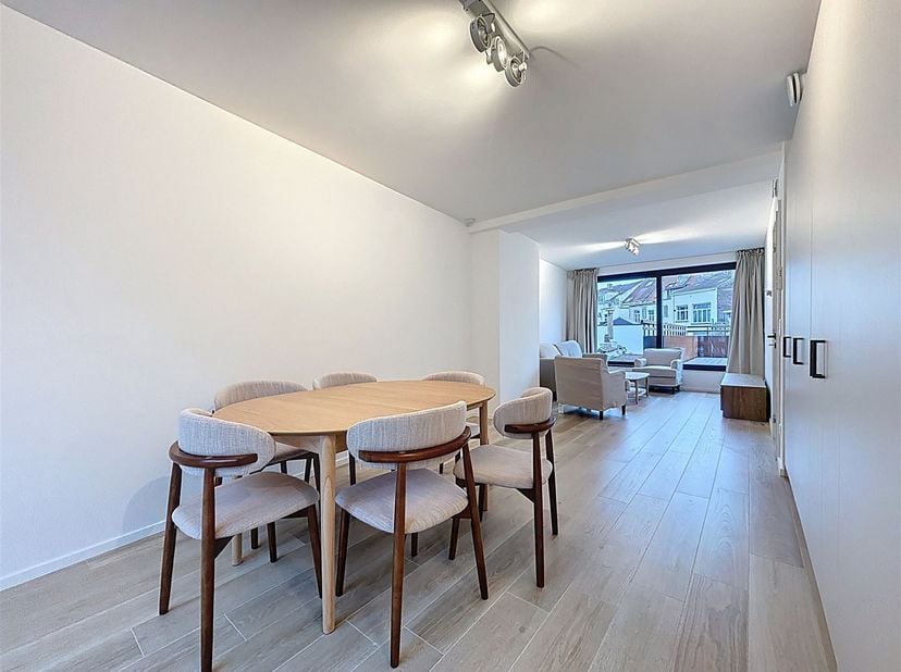 Quartier Dailly- Prachtige 2-slaapkamer flat van +/- 90 m² - eerste bewoning - Op de 2e/3e verdieping: Ruime woonkamer van +/-45m², een super ingerich