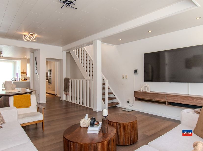 HOBOKEN | APPARTEMENT DE BEL ÉTAGE PRÊT À EMménager AVEC TROIS CHAMBRES, JARDIN ET GARAGE | SITUATION TRÈS CENTRALE | EPC B | <br />
Agencement comme