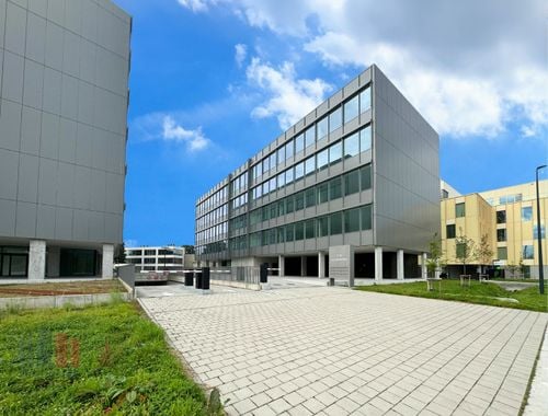                                         Bureaux à louer à Sint-Denijs-Westrem, € 12.500
