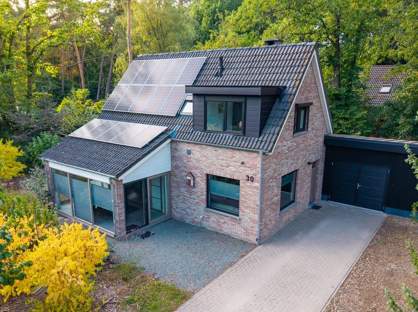 Vrijstaand wonen, open bebouwing in de geliefde Wildertse Bossen.<br />
Rust, privacy en natuur, gecombineerd met modern wooncomfort. Deze vrijstaande