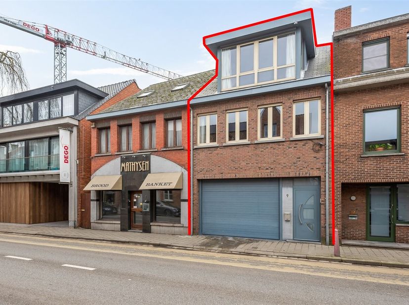 Locatie: <br />
Deze woning is gelegen aan de Vrijheid 9 in Hoogstraten. De vrijheid is de belangrijkste winkel- en handelsstraat van de stad en pal i