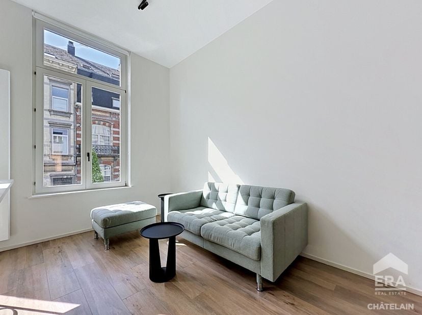 ERA vous propose ce superbe studio meublé, entièrement rénové en première occupation, idéalement situé Rue Defacqz à Saint-Gilles, à deux pas du très