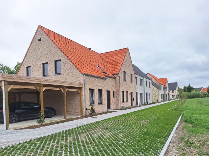 Halfopen bebouwing - Landelijke woning met 3 slaapkamers - Extra zolderruimte - Hernieuwbare energiebronnen - Aangename tuin - Rustige en groene omgev