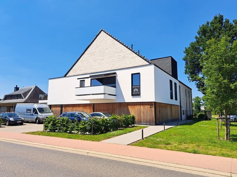 In het centrum van Zonhoven staat dit prachtig appartement te huur met een luxe afwerking. Dit modern appartement heeft een EPC-waarde van 57 kWh/m² w