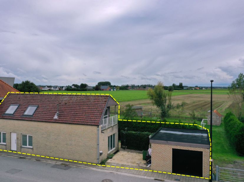 <br />
Een oase van rust en comfort in het landelijke Sint-Margriete<br />
<br />
Deze prachtige woning, met 2 slaapkamers en een eigen garage, biedt