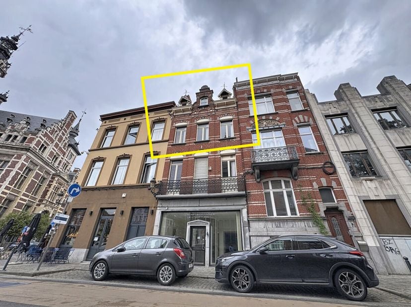 Place Colignon, op een steenworp van het emblematische gemeentehuis van Schaarbeek en in de onmiddellijke nabijheid van alle voorzieningen, ruim te re