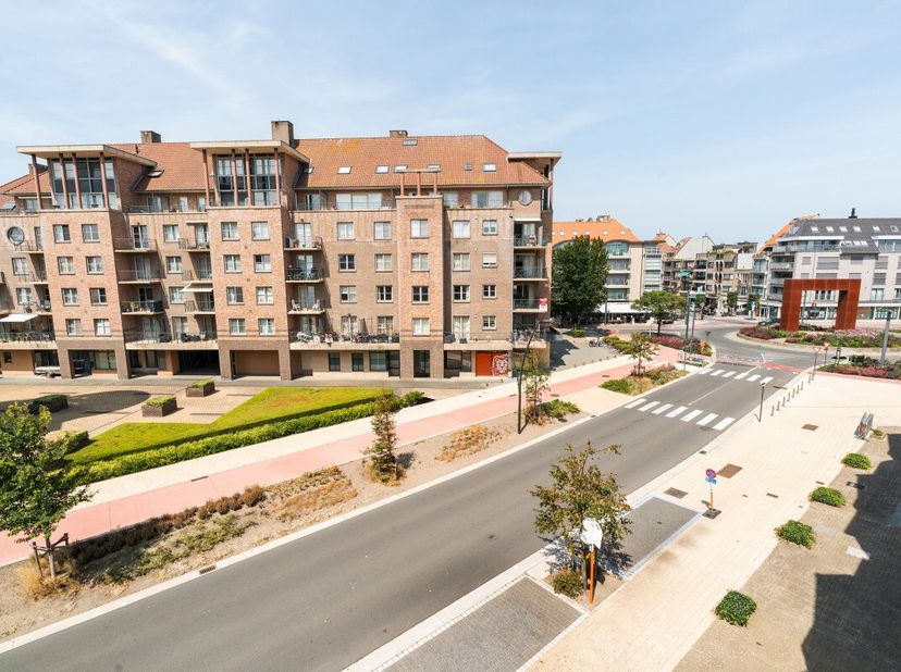 Stijlvol gerenoveerd appartement in Koksijde, centraal gelegen nabij het centrum en openbaar vervoer. Dit appartement combineert een rustige ligging m