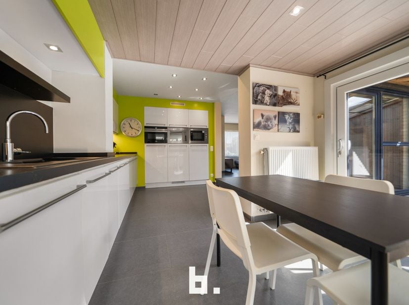 Welkom op het kijkmoment op zaterdag 15 augustus 2026 van 9u00 tot 11u00. Plan je bezoek via bricx.be. <br />
<br />
Deze mooie woning in een rustige