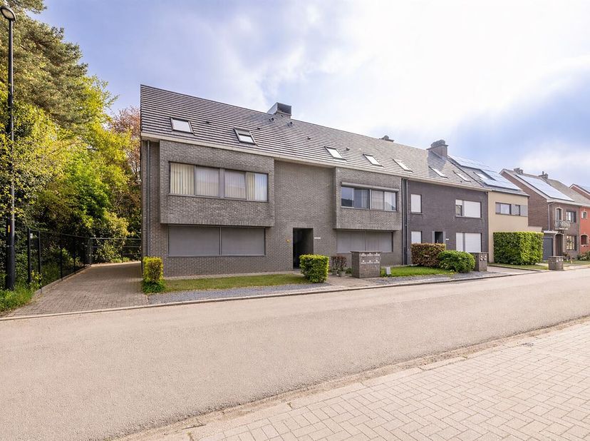 Architecturaal High-End Appartement met Zonneterras en Garage in Centrum Geel.<br />
In het centrum van Geel bevindt zich dit lichtrijke, architectura