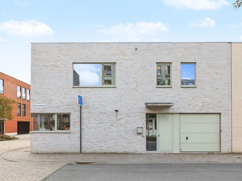 Huis te koop in Leon Huybrechtsstraat 1,
                    2050 Antwerpen