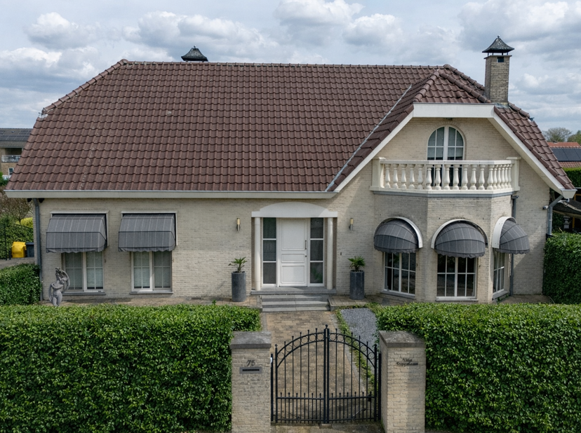 Unieke eigendom met luxevilla én hoogwaardige praktijkruimte/bijgebouw (±120 m²) <br />
Bent u op zoek naar de perfecte combinatie van wonen en werken