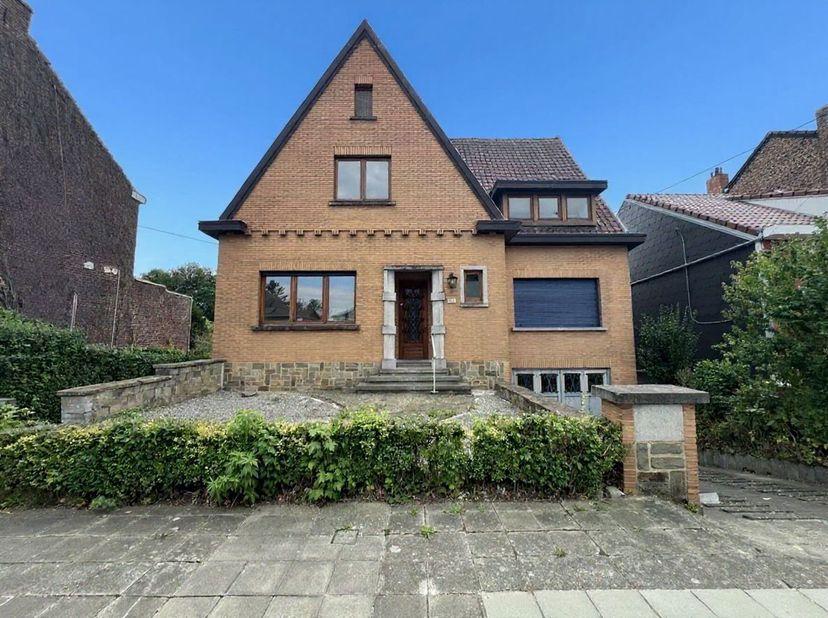À Vendre : Maison 4 façades 3 chambres avec garage et jardin !<br />
Découvrez cette belle maison idéalement située au 21 rue du Rivage, 7110 Strépy-B